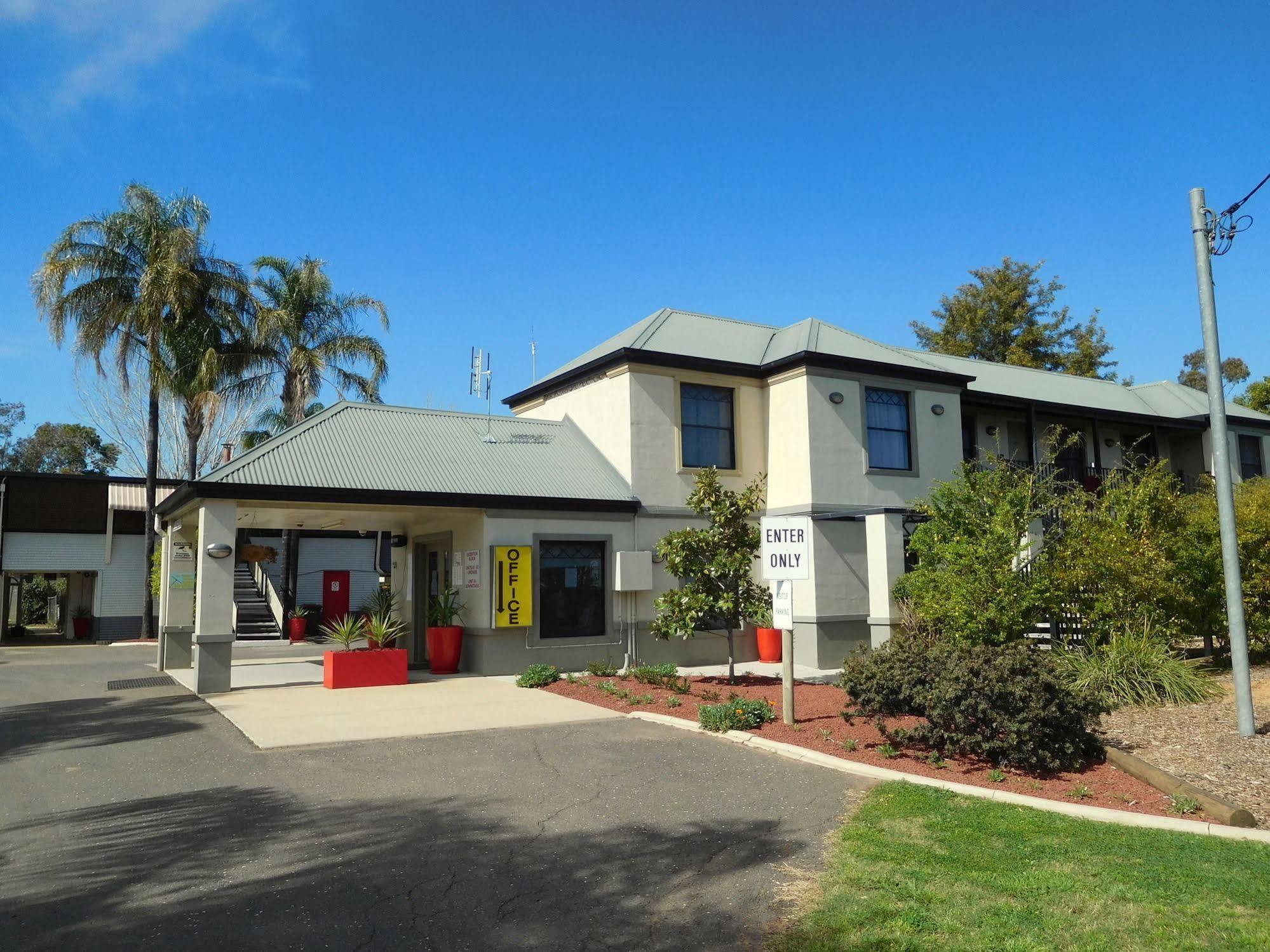 Narrabri Motel And Caravan Park Екстер'єр фото